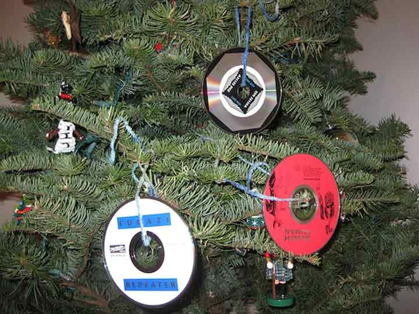 Tipp: Weihnachtsbaum mit CDs schmücken